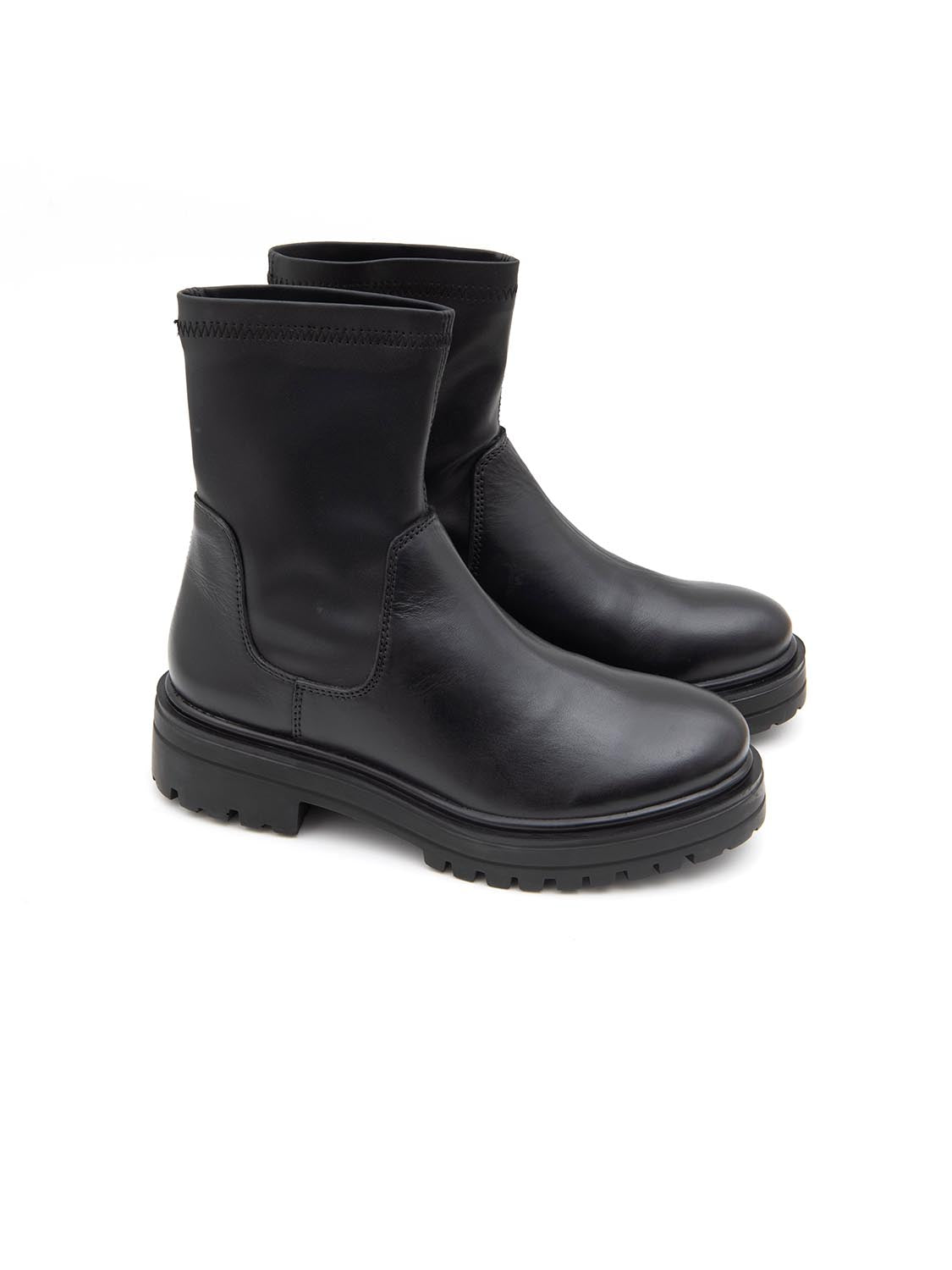 Stivaletto in vera pelle con calzata elastica - NERO