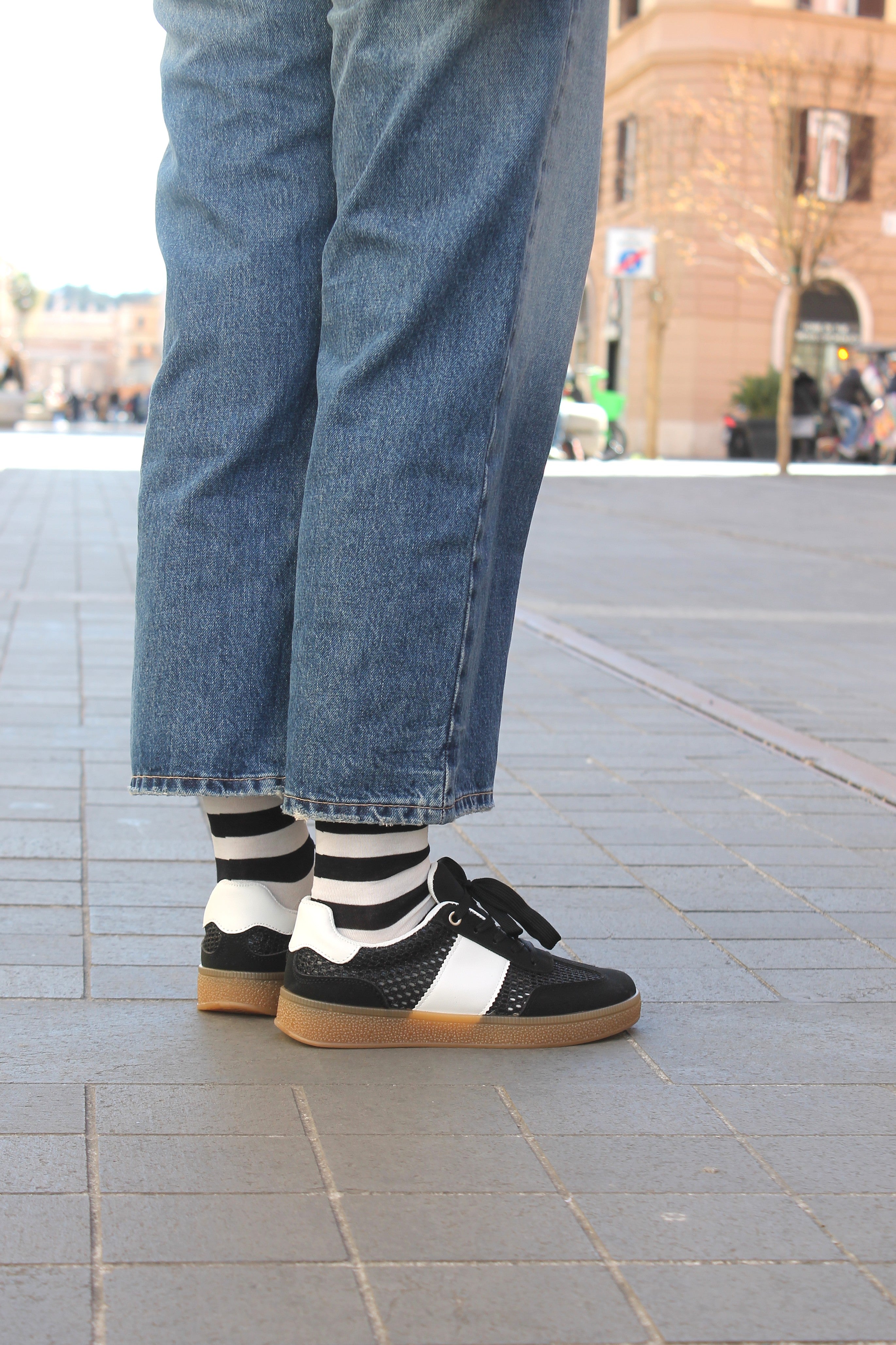 Sneaker bi-color traforata - NERO