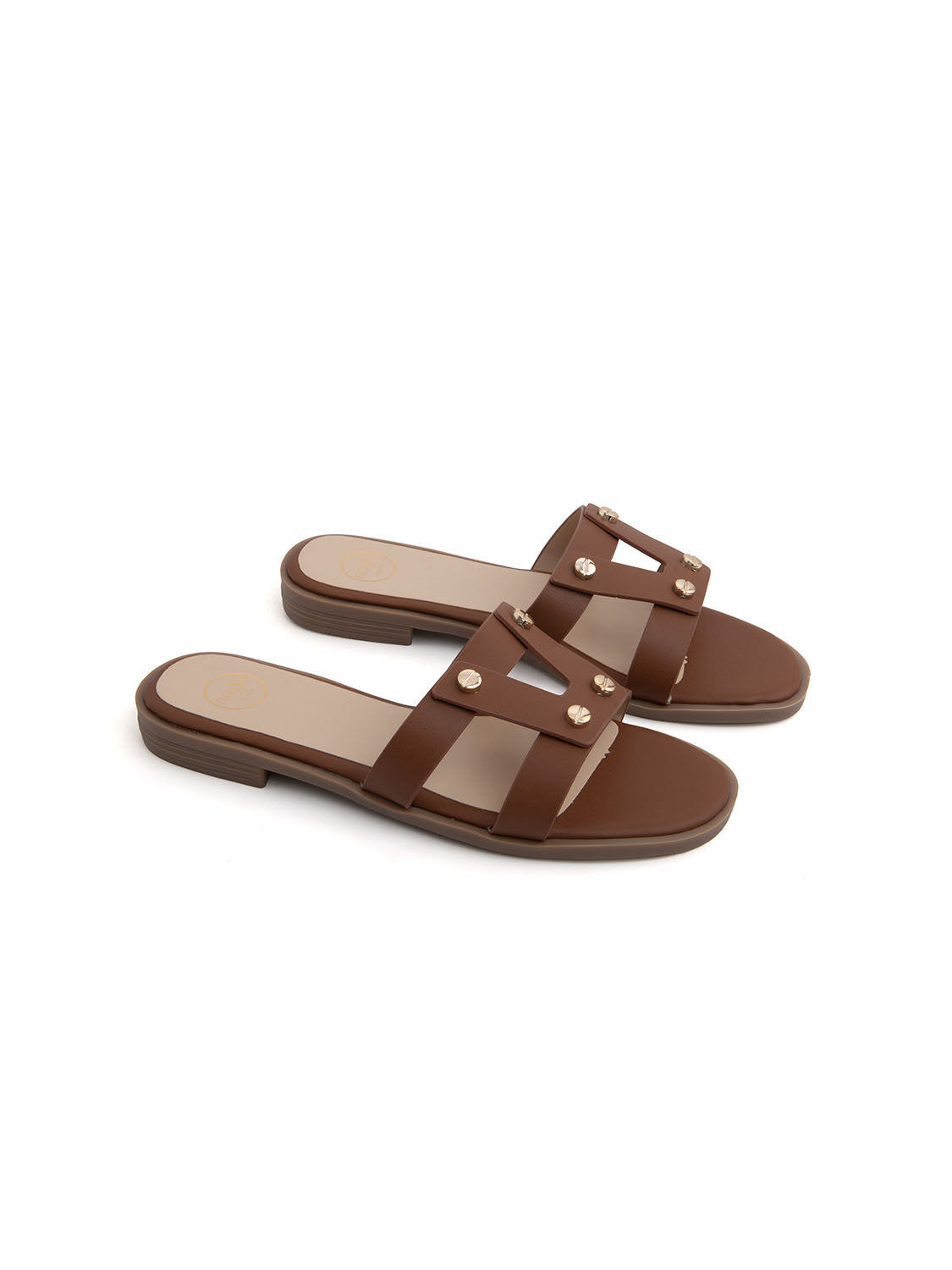 Ciabatta flat con fascia a H borchiata - CAMMELLO