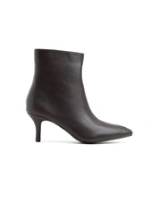 Pointed toe ankle boot with front seam - BROWN