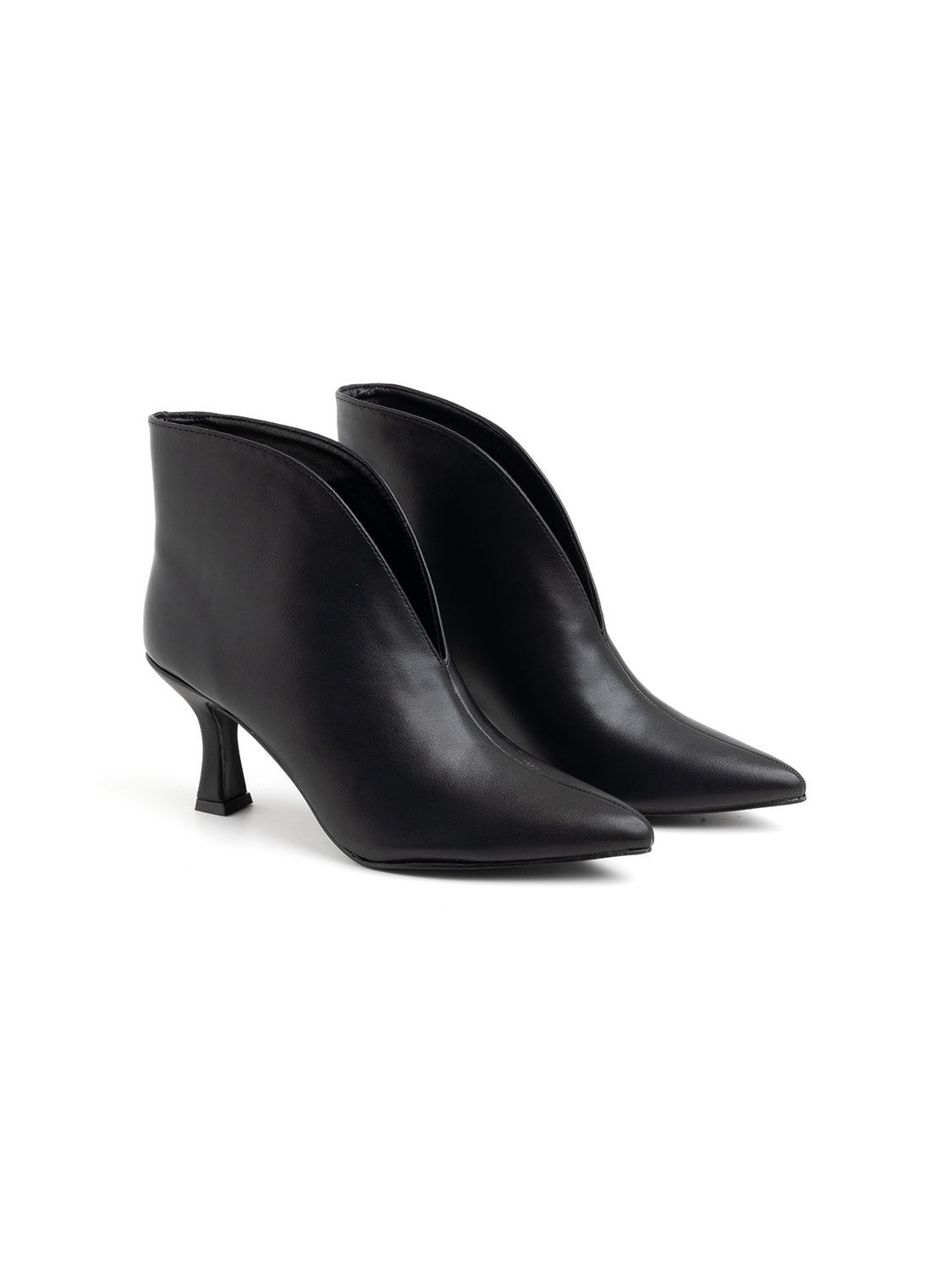 Ankle boot with V-slit and spool heel - BLACK