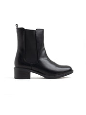 Classic ankle boot with elastic fit - BLACK