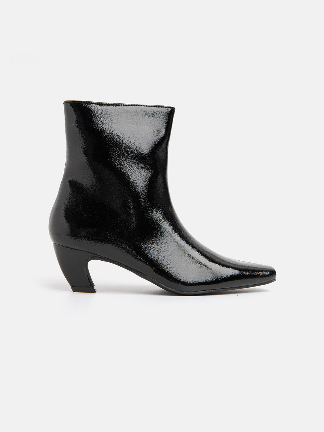 Ankle boot with comma heel and low leg - BLACK PATENT