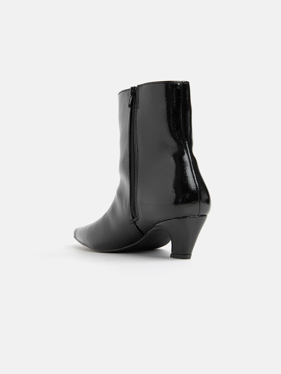 Ankle boot with comma heel and low leg - BLACK PATENT