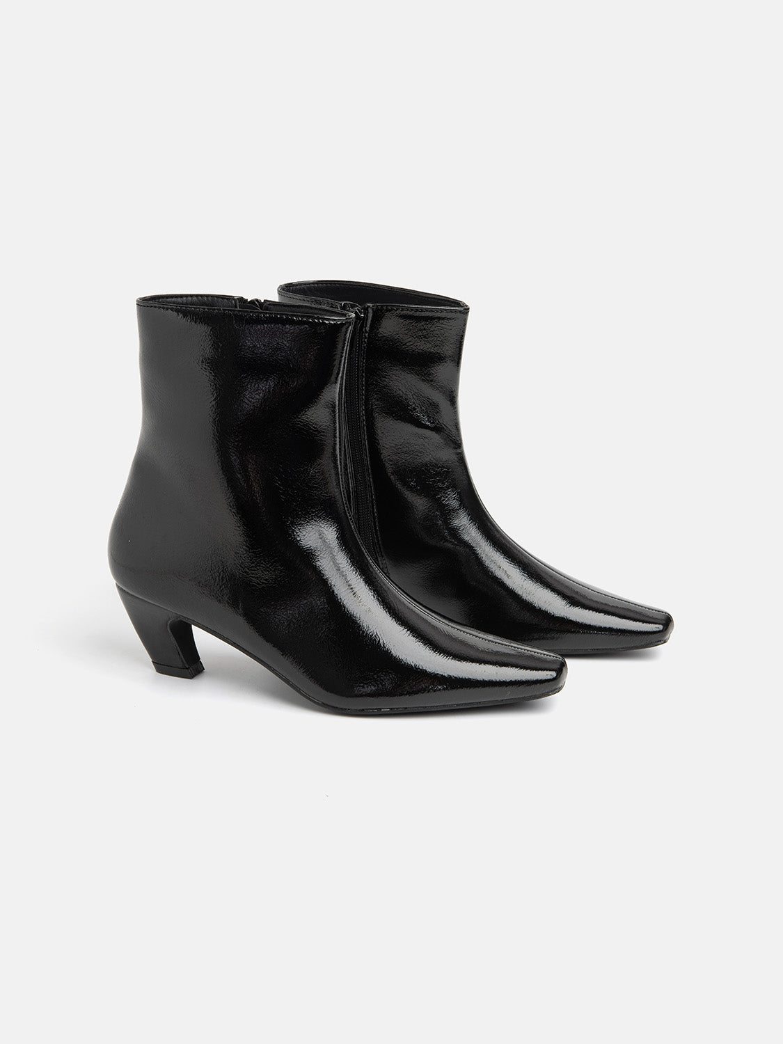 Ankle boot with comma heel and low leg - BLACK PATENT