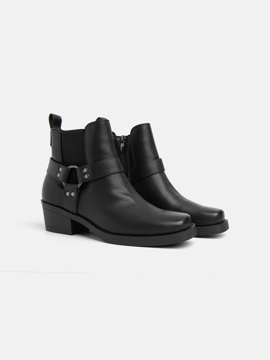 Country ankle boot with side crossover buckle - BLACK