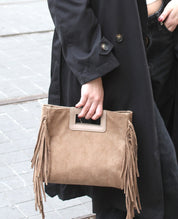 Borsa a mano con frange - CAMMELLO