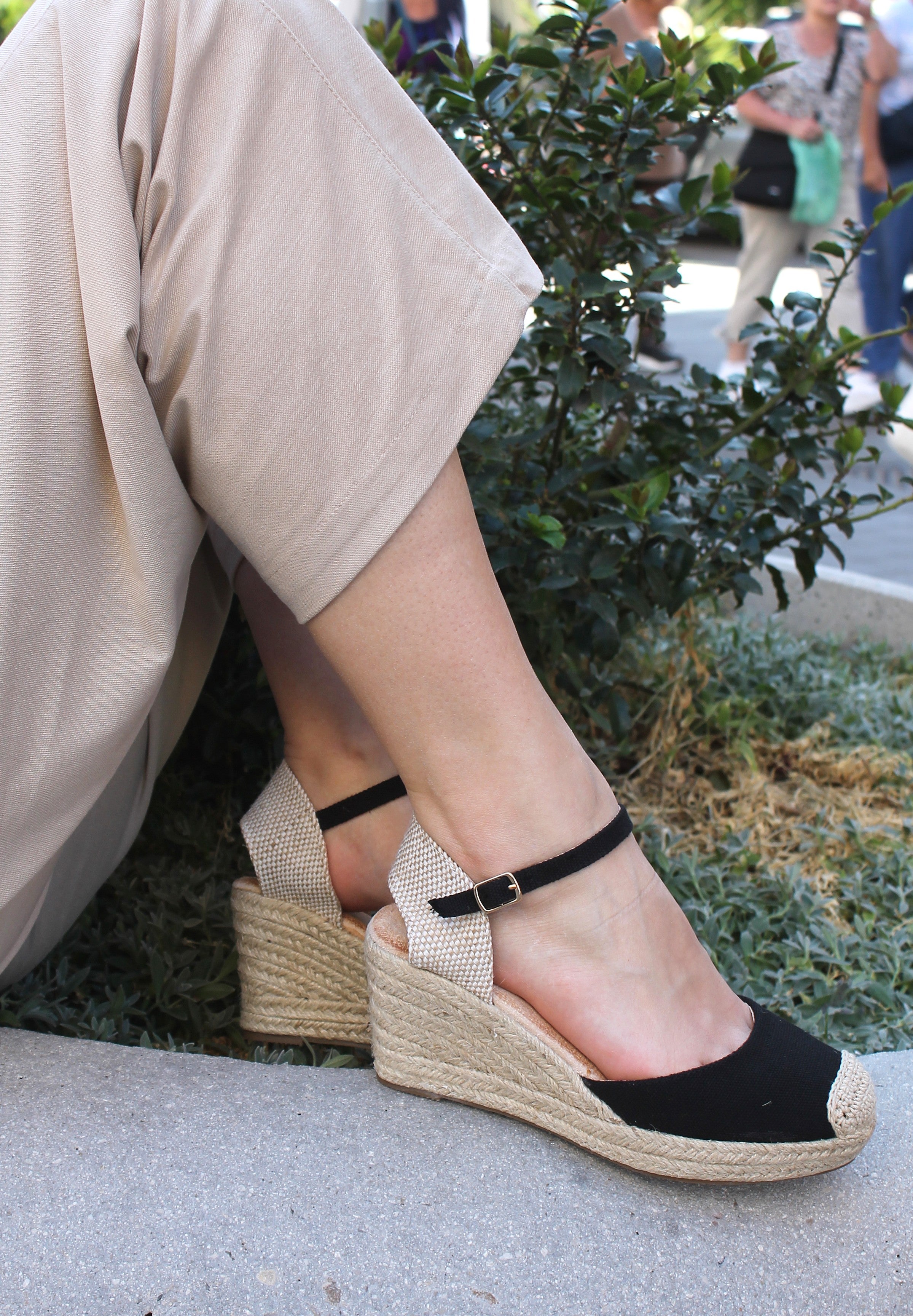 Espadrillas in tela a zeppa con cinturino - NERO
