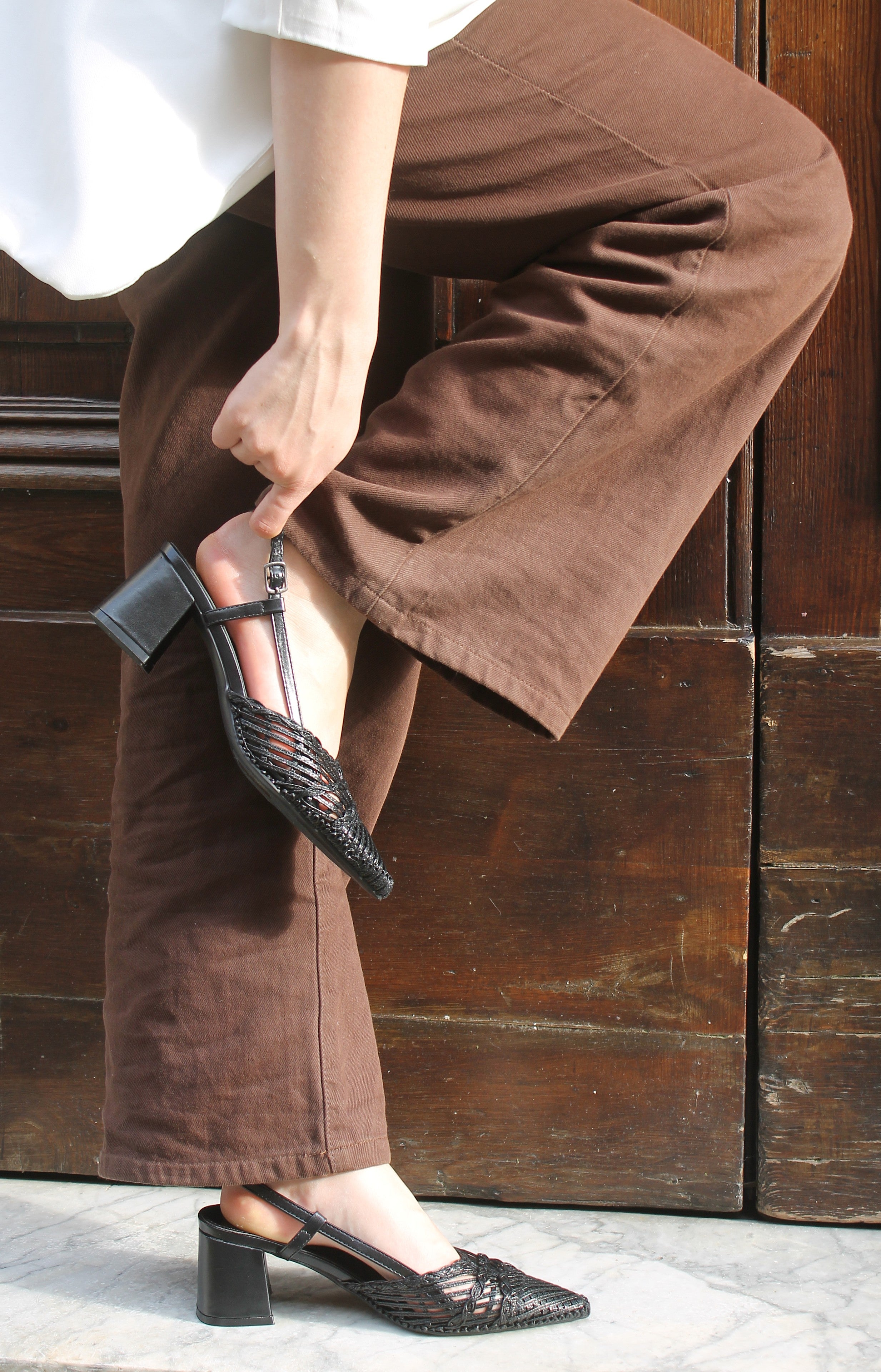 Slingback ricamata con tacco quadrato - NERO