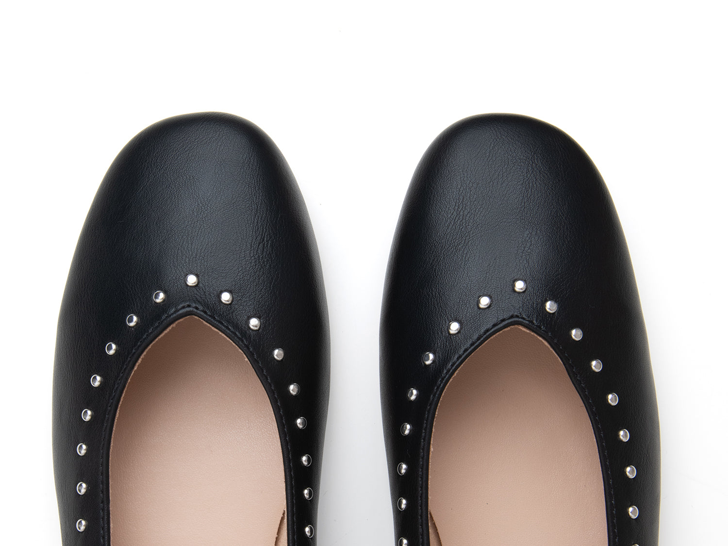 Ballerina con cinturino alla caviglia e microborchie - NERO
