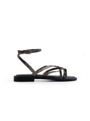Flat sandal with interwoven straps - BLACK