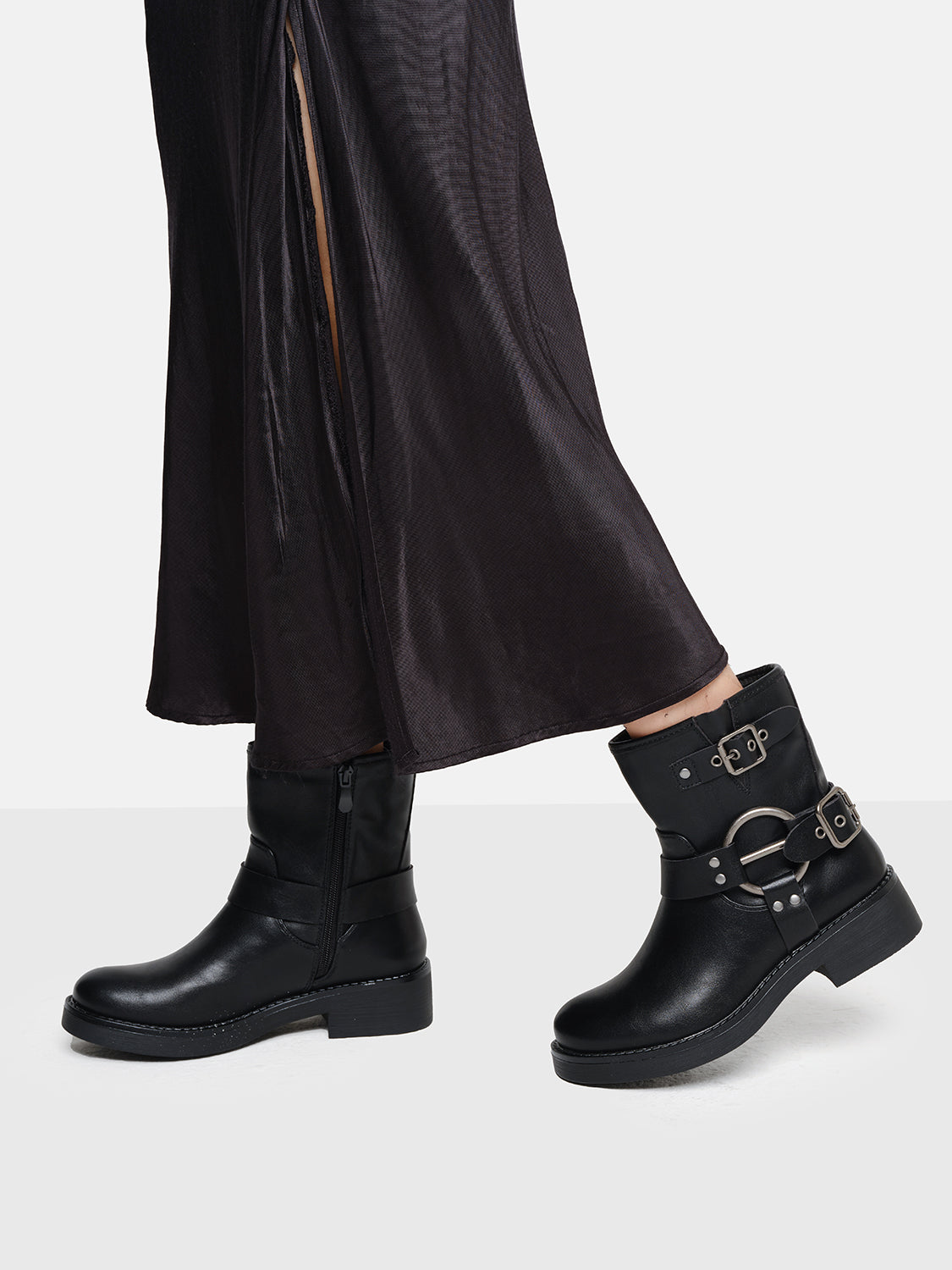 Track ankle boot with buckles - BLACK