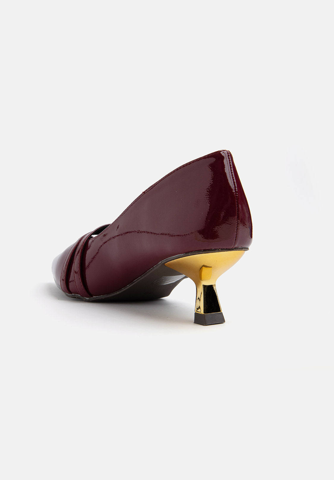 Patent leather kitten heel pumps with mini buckles - BORDEAUX