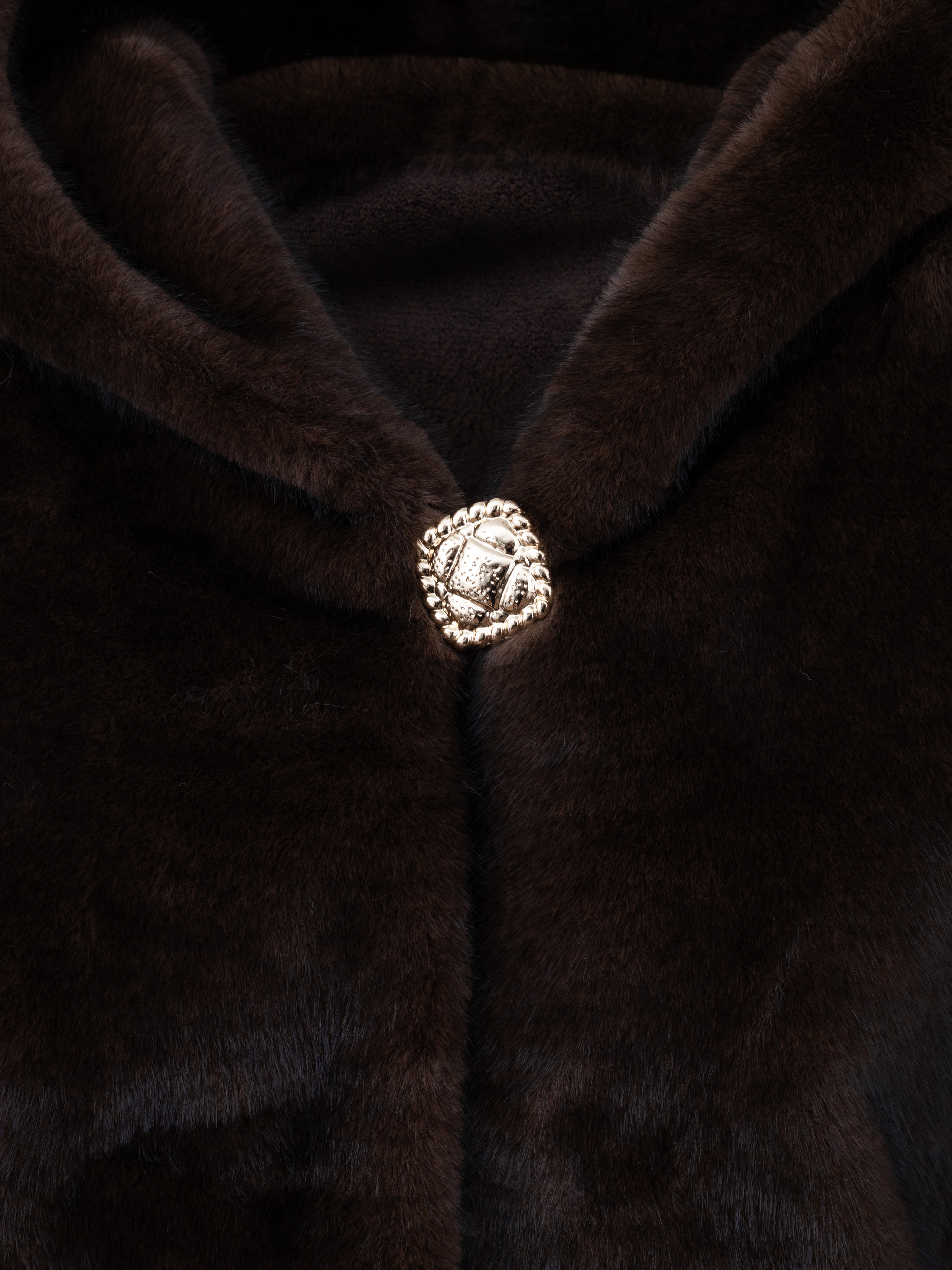 Faux fur jacket with gold detail - BROWN