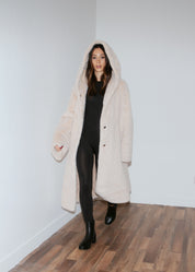 Cappotto in ecopelliccia lungo con cappuccio - BEIGE