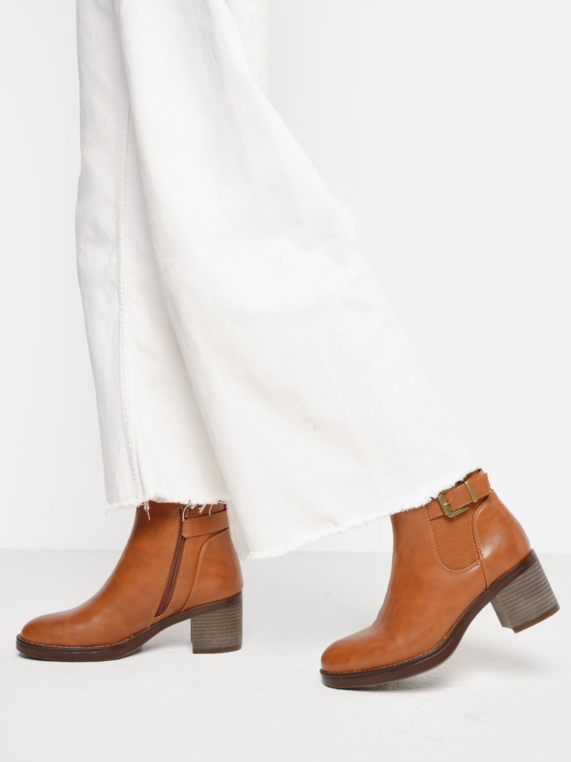 Heel 6 ankle boot with buckle - CAMEL