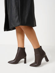 Pointed ankle boot with gold insert - BROWN